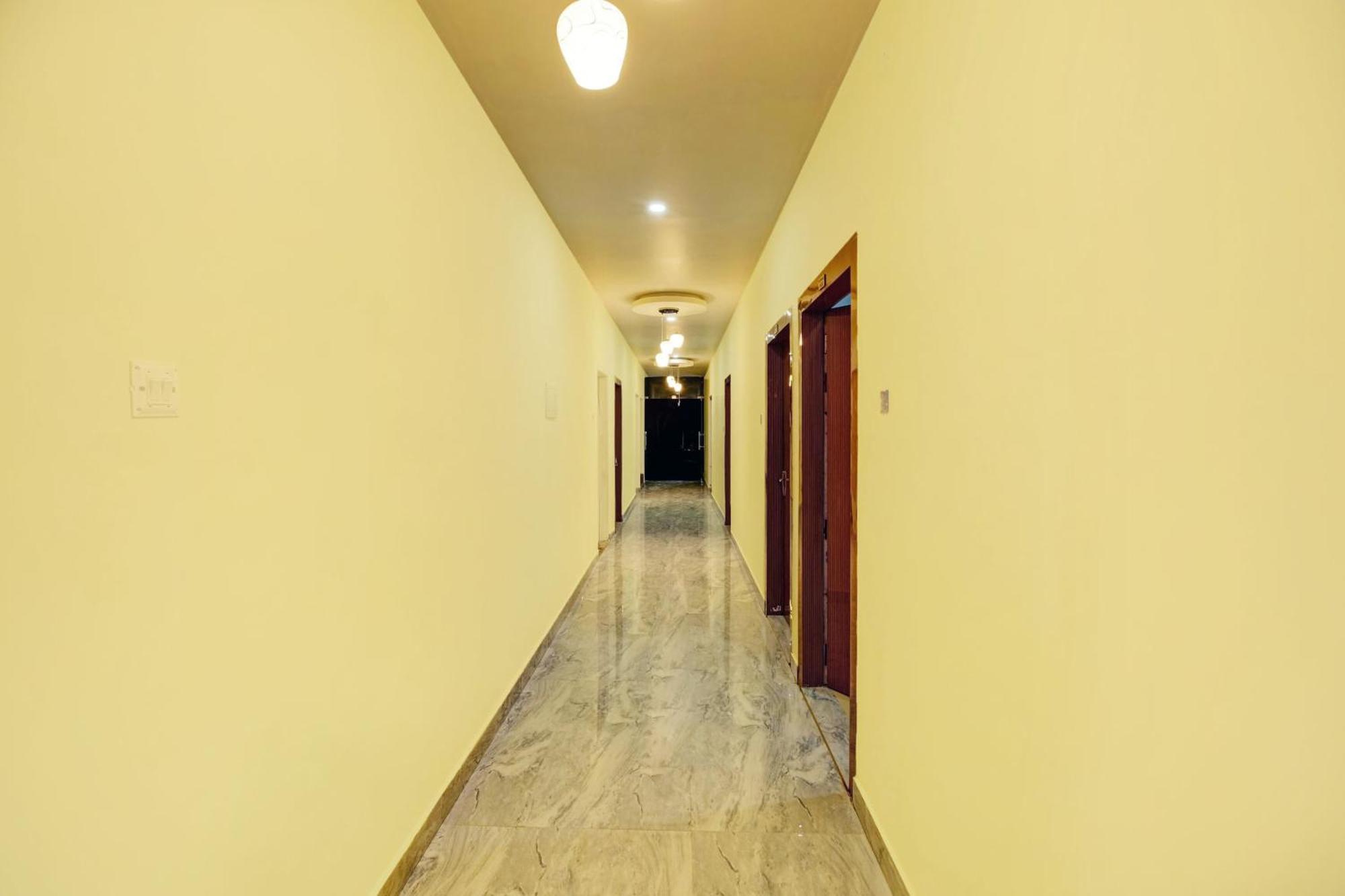 Super Hotel O Sai D-Lux 구와하티 외부 사진